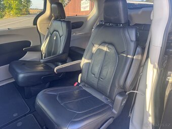 Chrysler Pacifica 3,6 RU Touring L Kůže 2018 DPH - 14