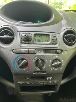 Toyota Yaris 1,0 VVT-i 50 KW r.v. 2000 - 14