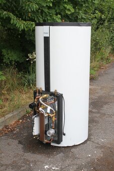 Prodám akumulační nádrž Vaillant s přímím ohřevem teplé vody - 14