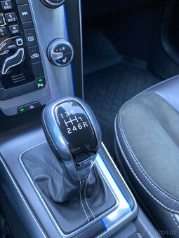VOLVO V40 - 14