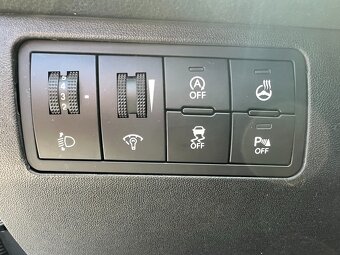 HYUNDAI iX20 1.4i 66 KW 1.MAJITEL PARK.S.VYHŘ.SEDADLA+VOLANT - 14