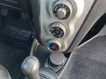 Toyota Yaris D-4D 2007, 87.000 km, TOP STAV - 14