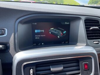 PRODÁNO Volvo V60 D6 Plug-in hybrid 212kw, hnědý intriér - 14