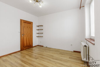 Světlý prostorný byt 3+1 s jídelnou a dvěma balkony v posled - 14