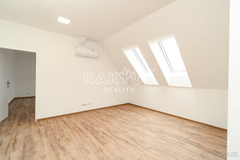 Pronájem nového  podkrovního bytu 3+kk,  ulice Oblá (70m2),  - 14