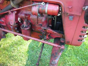 traktor MC CORMICK - 14