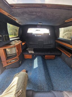 Lincoln town car - 14