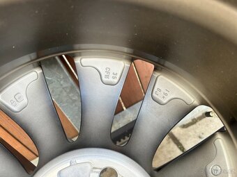 Toyota Mirai II zimní alu orig.nové 19 235/55R19 - 14