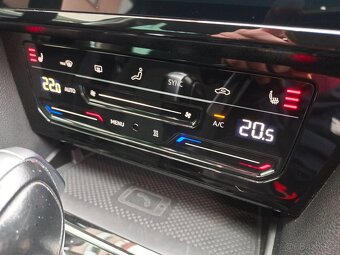 VW Passat B8 Variant 2.0TDI 110kW DSG - záruka Autodraft - 14