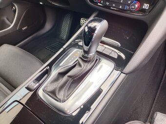Opel Insignia Sports 2.0CDTI 128kW Aut. Tažné Full LED ACC - 14
