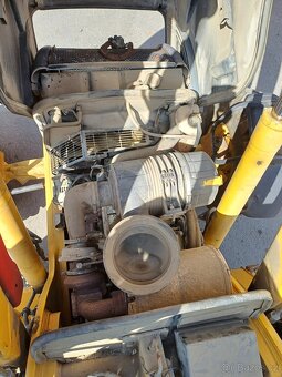 KOMATSU WB 93 R-2 traktorbagr 4x4 - 14