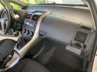 TOYOTA AURIS - 14