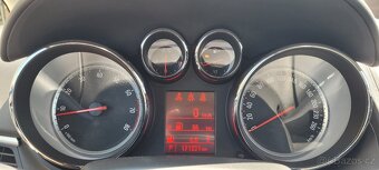 Opel Zafira 1,4i 103kW benzín Automat - 14