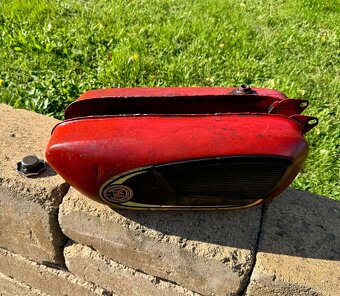 ČZ 125 175 - nádrž s víčkem - 14