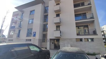 Prodej nadstandardně vybaveného bytu 3+kk v Kroměříži s lodž - 14