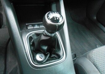 Volkswagen Jetta 2,0 TDI 103 kW CZ Serviska nafta - 14