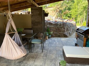 Rodinný dům 330m2 + zahrada 1737m2, 2 bytové jednotky, garáž - 14