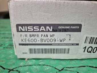 ozdobné lišty předního nárazníku bílé Nissan Juke (F15) KE60 - 14