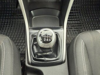 Hyundai i30 1,6i 88kW Trikolor - 14