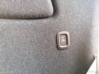 Volvo XC40 2.0 D4 AWDA/TKŮŽEBLIS - 14