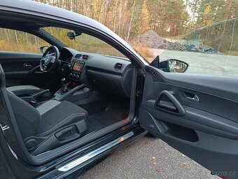 Volkswagen Scirocco R 265PS rok 2012, manuál - 14