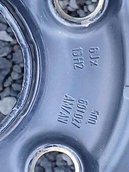 Pěkná zimní kola Škoda Karog 215/60/16, vzorek 8mm - 14