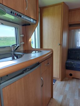 Prodám karavan Hobby 400sf,r.v.2004 + mover + předstan. - 14