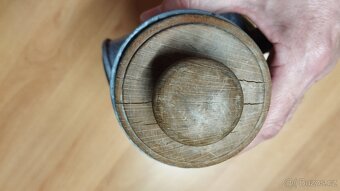 Velmi starý velký mlýnek na strouhanku  IDA - 14