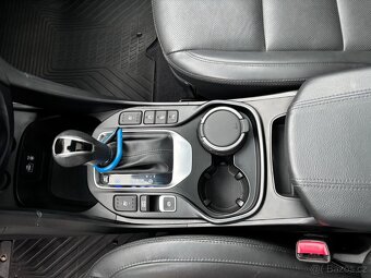 Hyundai Grand Santa Fe - 14