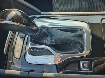 Opel Insignia, 2019, 1.6 benzín, automat, - 14