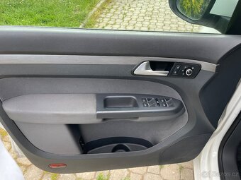 VW Touran 1,6TDi, mód 2011, naj 205000km - 14