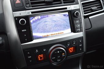 Toyota Verso 1.6i - 7 míst ,NAVI, kamera ,bez koroze - 14
