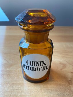 Sběratel nabízí staré lékárenské dózy - 14