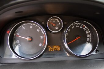 Opel Antara 2.2CDTi krásne zachovalé auto - 14