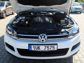 Prodám Volkswagen Touareg 3.0 TDi R-line 180 kW - 14
