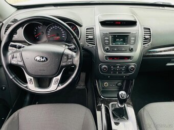 Kia Sorento 2.2CRDi 4x4 MANUÁL LED VÝHŘEV KAMERA SENZORY - 14