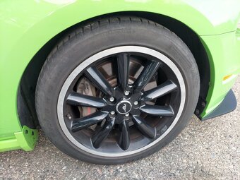 Ford mustang 5.0 GT manuál - 14