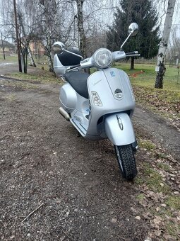 Piaggio Vespa GTS 250 - 14