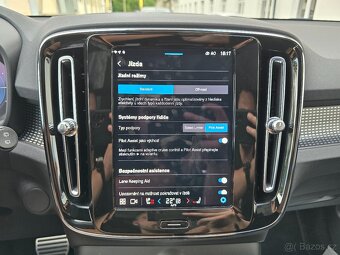 VOLVO XC40 300kW 4x4 TWIN RECHARGE PRO ČR 2022 LED+NAVI -DPH - 14