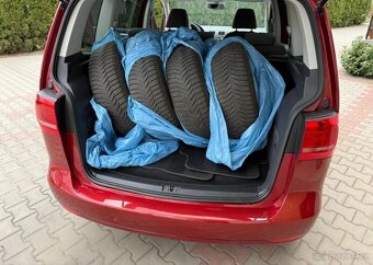 Volkswagen Touran 1,6TDi Top stav,1 maj.WEBASTO nafta - 14