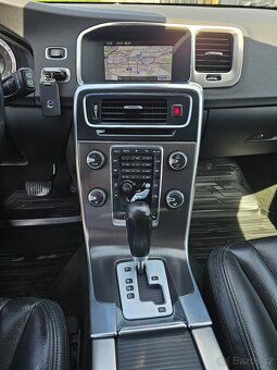 VOLVO V60 2012 T6 224 kW AWD 4x4 R-DESIGN,NAVI,PARK.KAMERA - 14