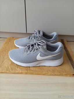 Tenisky NIKE TANJUN - velikost 40.5 - 14