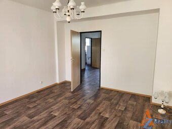 Nabízíme dlouhodobý pronájem bytové jednotky, 3+1/L, v ulici - 14