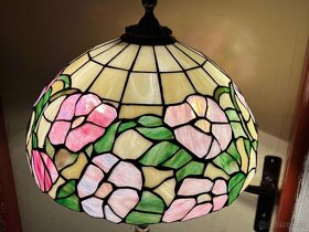 Velká lampa Tiffany vitrážové sklo a mosazná noha - 14