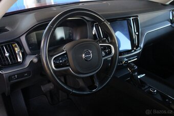 Volvo V60 D3 Momentum Automat+LED+Tažné+Panorama - 14