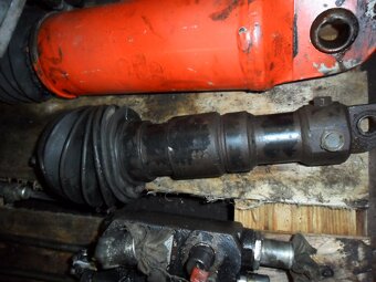 Prodám  náhradní díly na DESTA DVHM 2522-3222LX: Diferenciál - 14