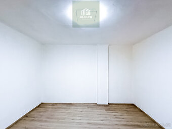 Pronájem domu po rekonstrukci – 4 parkovací místa, přístřeše - 14