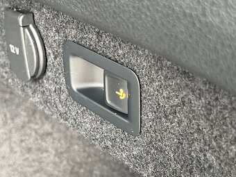 VW Passat Variant 2.0 TDi 147kw Eleg. Matrix tažné kamera - 14