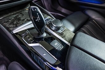 BMW M550d xDrive Touring, M-Technic, HUD, dověry... - 14