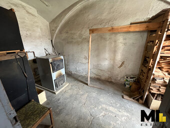 Prodej rodinného domu o velikosti 258 m2 na pozemku o veliko - 14